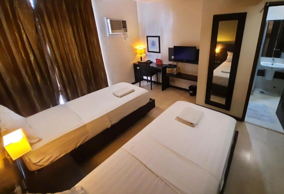 Makati Boutique Hotel Near Naia Airport Terminal 3 Edsa Pasay Cbd Makati City Екстериор снимка