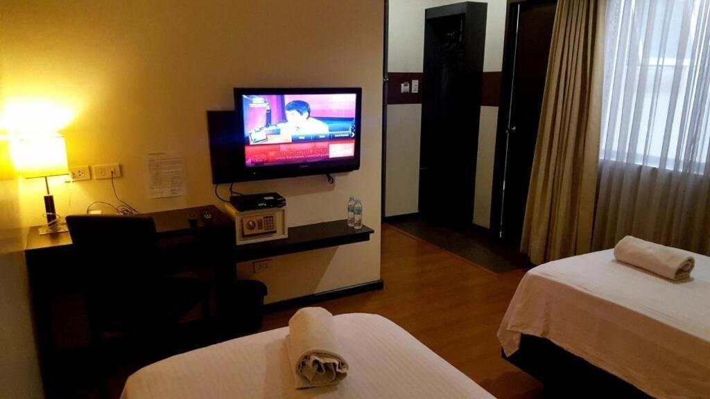 Makati Boutique Hotel Near Naia Airport Terminal 3 Edsa Pasay Cbd Makati City Екстериор снимка